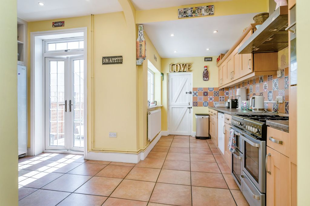 Property photo 2 of 22