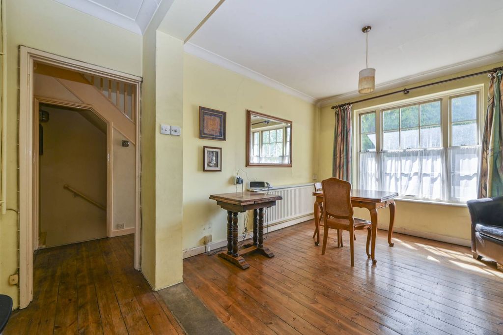 Property photo 2 of 23