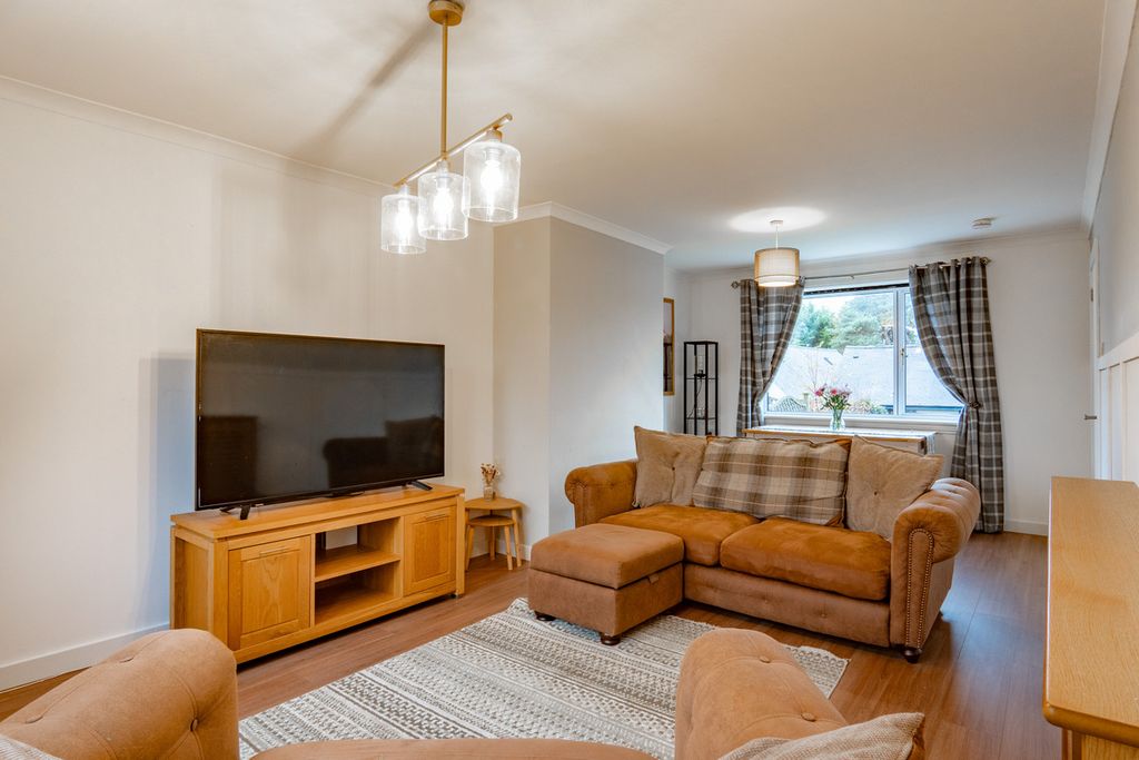 Property photo 2 of 28