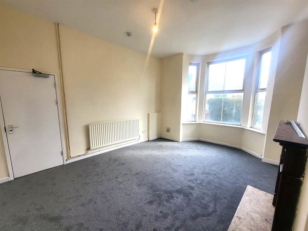 Property photo 3 of 9 Room Pic 2