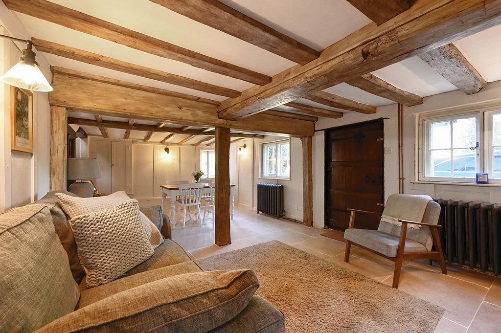 Property photo 2 of 33 Weald-House (9).Jpg