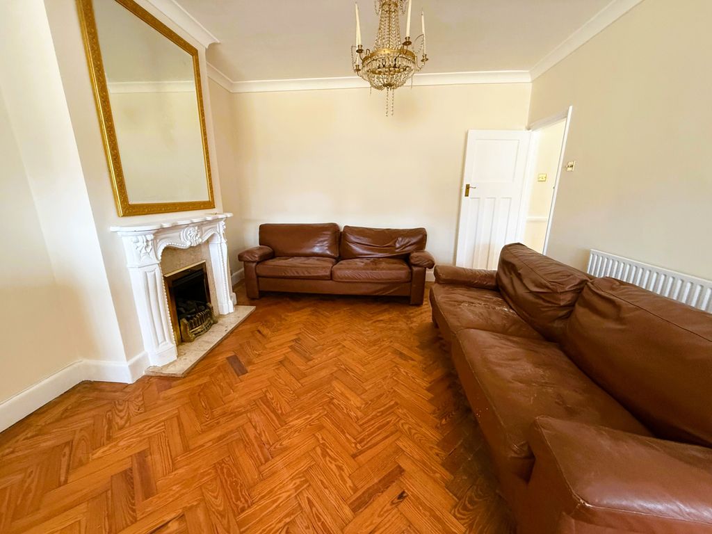 Property photo 2 of 10 5