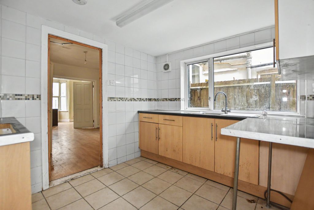 Property photo 3 of 15 6 Claytonville Terrace, Crabtree, Manorway, North Belvedere, Kent, Da17 6Aq