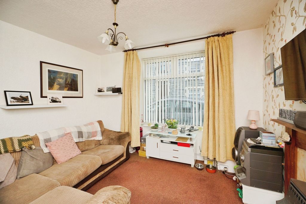 Property photo 2 of 17 Photo