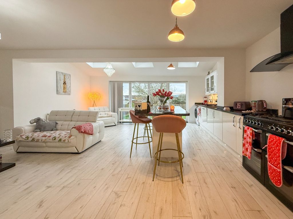 Property photo 3 of 21 4846194