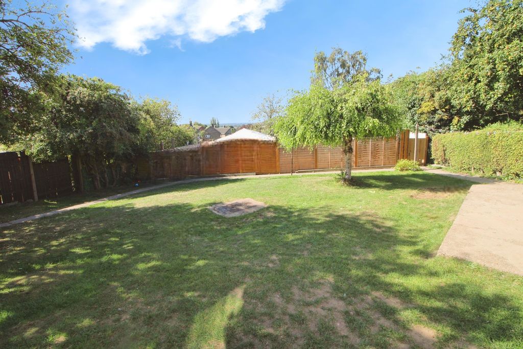 Property photo 2 of 12 Garden