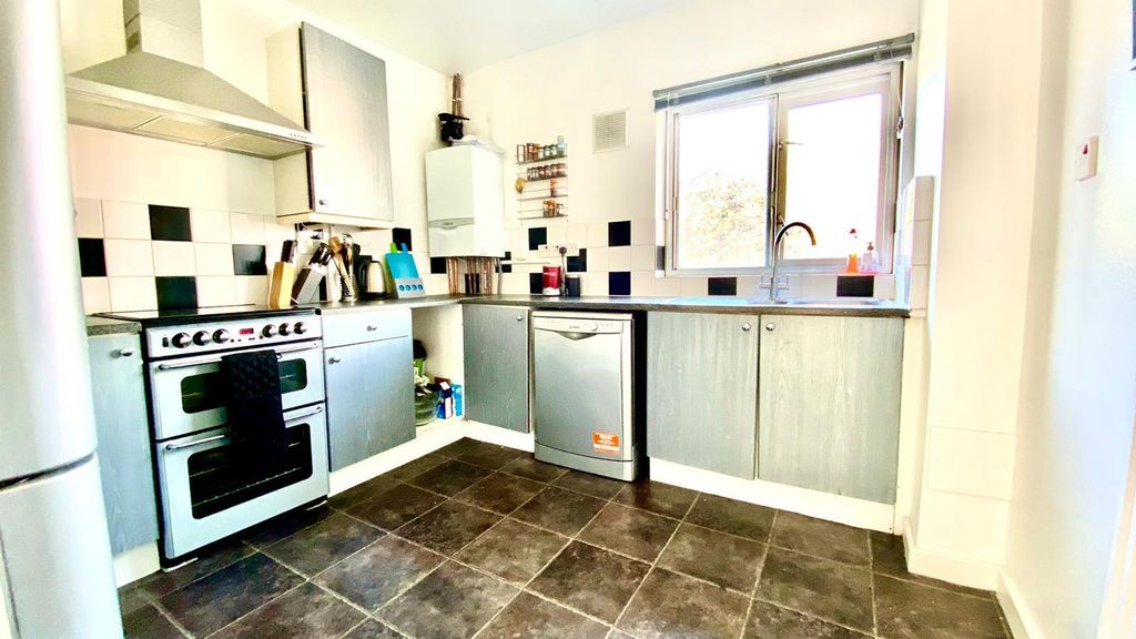 Property photo 3 of 12 5Aceba84-c9B1-496B-89cd-48cd81334ce6.Jpg