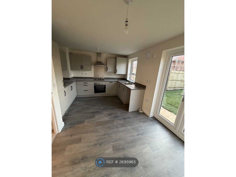 Property photo 3 of 13 Kitchen