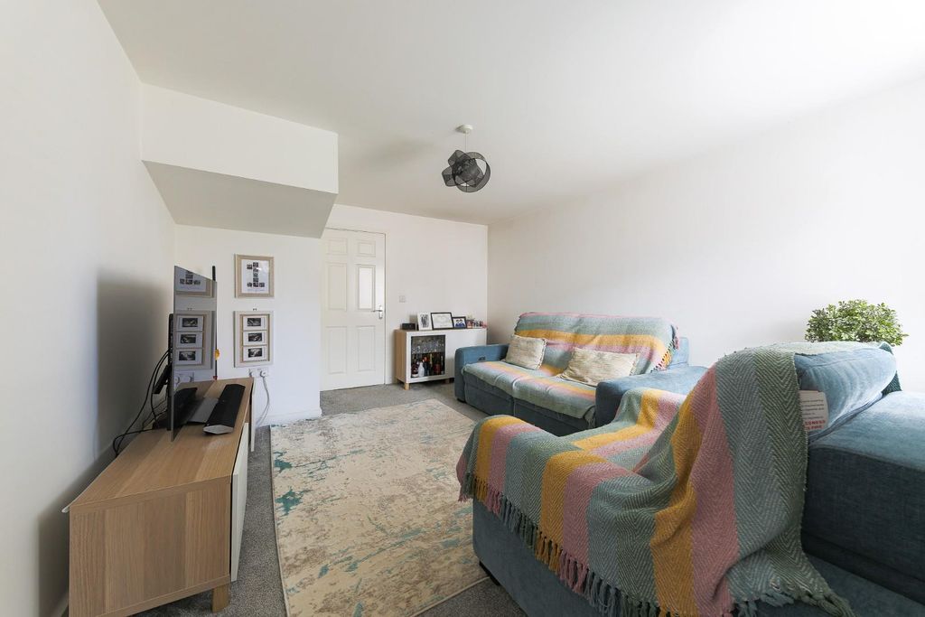 Property photo 2 of 16 Living Room