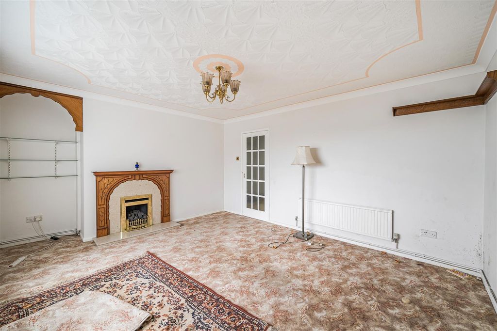 Property photo 2 of 25