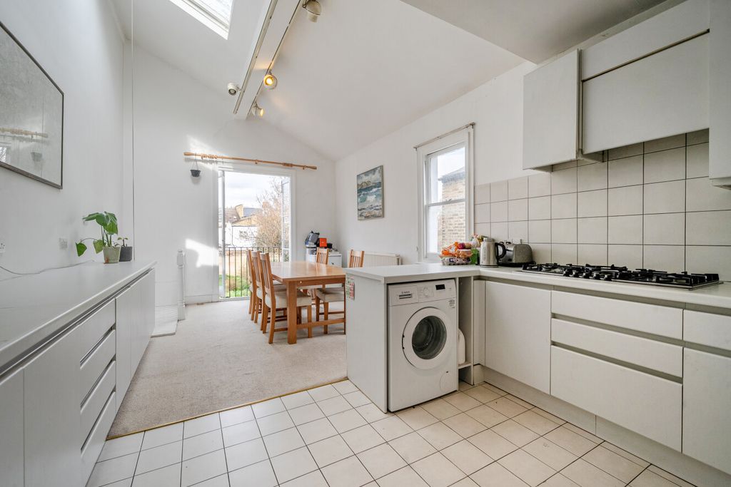 Property photo 3 of 16 Picture 3