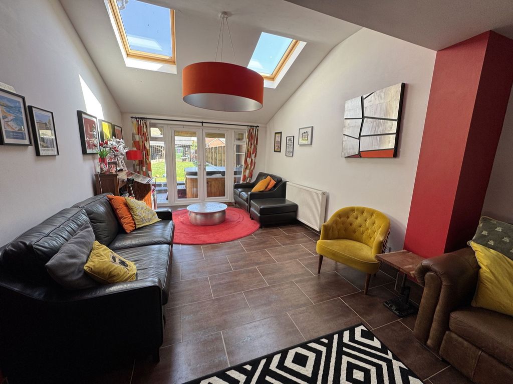 Property photo 2 of 28