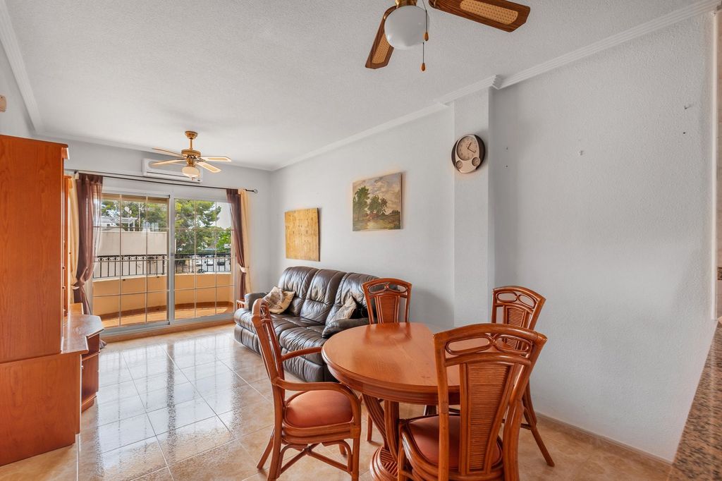 Property photo 2 of 32