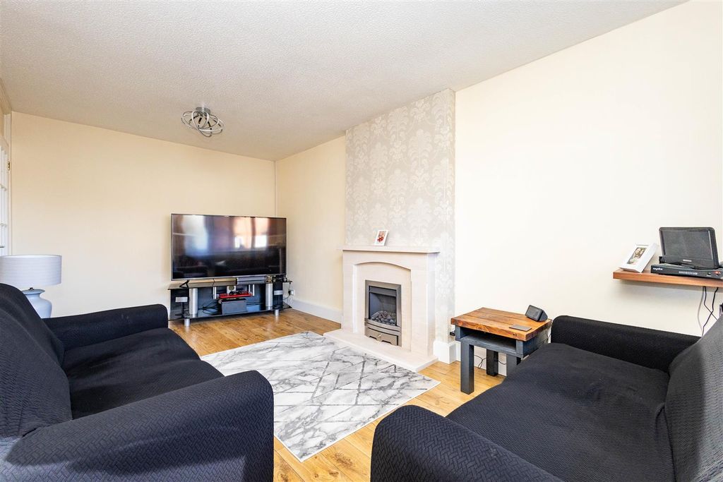 Property photo 2 of 14 Lounge