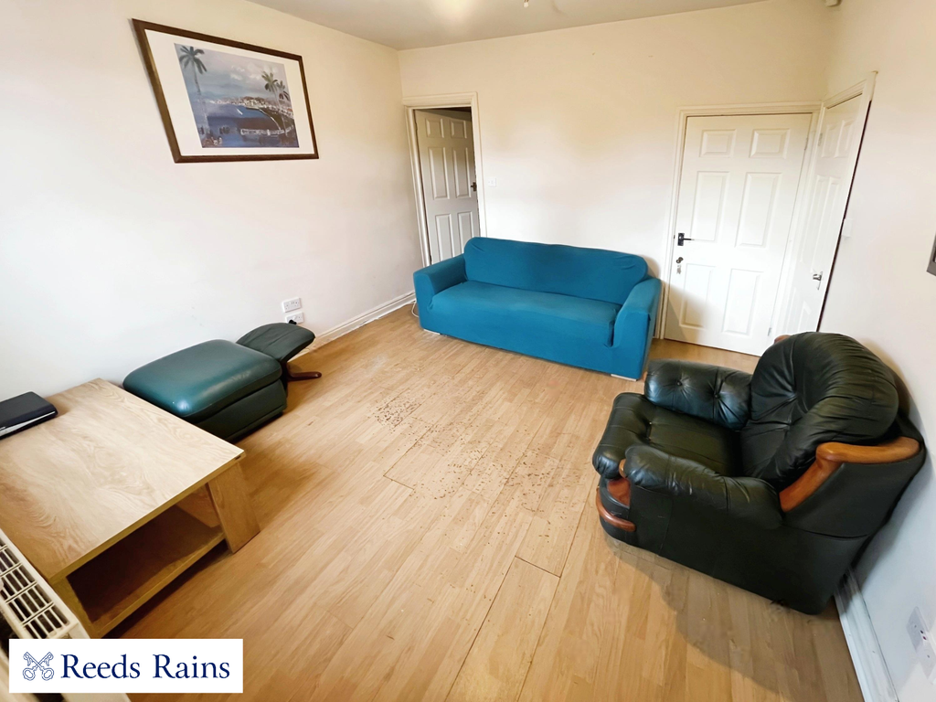 Property photo 3 of 13 Lounge
