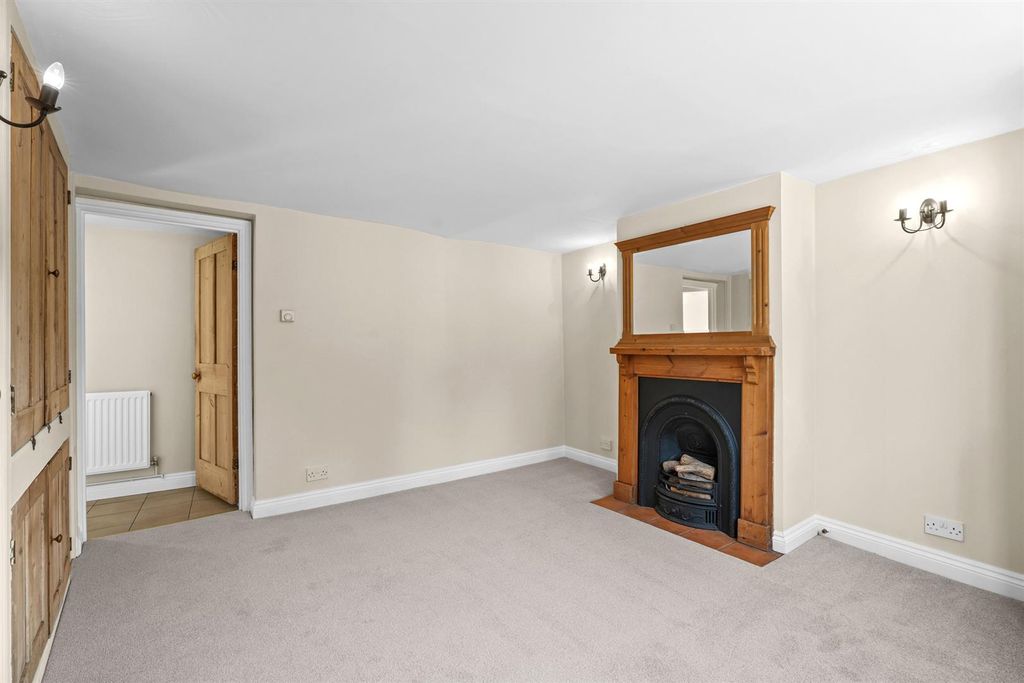 Property photo 2 of 21