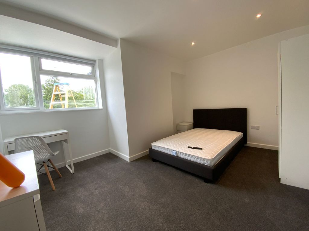 Property photo 2 of 8 Bedroom 2