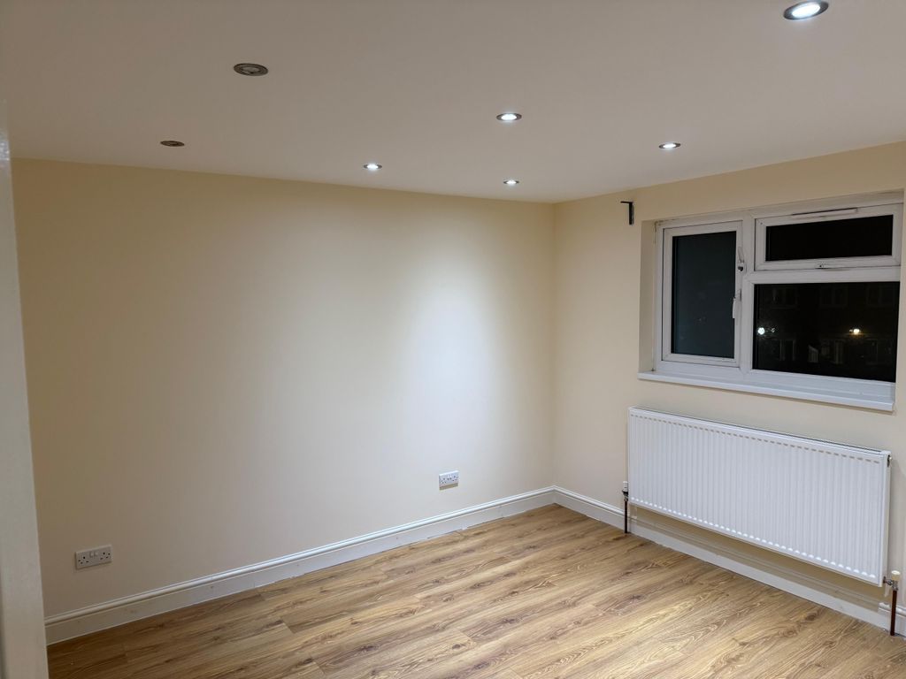 Property photo 2 of 28