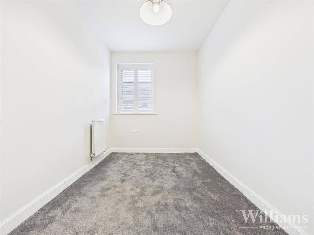 Property photo 3 of 12 Cam02861G0-Pr0516-Still002.Jpg