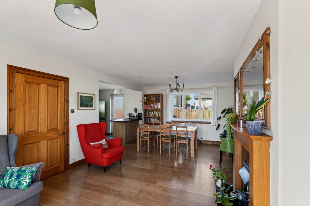 Property photo 3 of 39