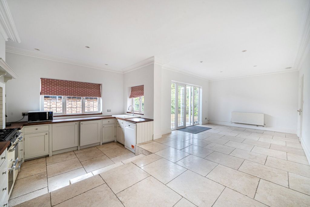 Property photo 2 of 18 Picture No. 24
