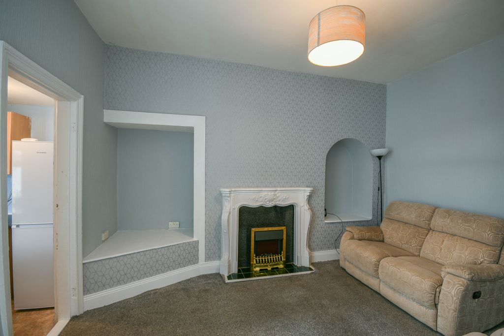 Property photo 2 of 16 Lounge