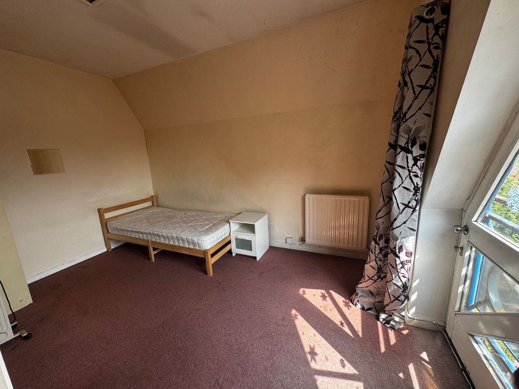 Property photo 2 of 9 Bedroom 3