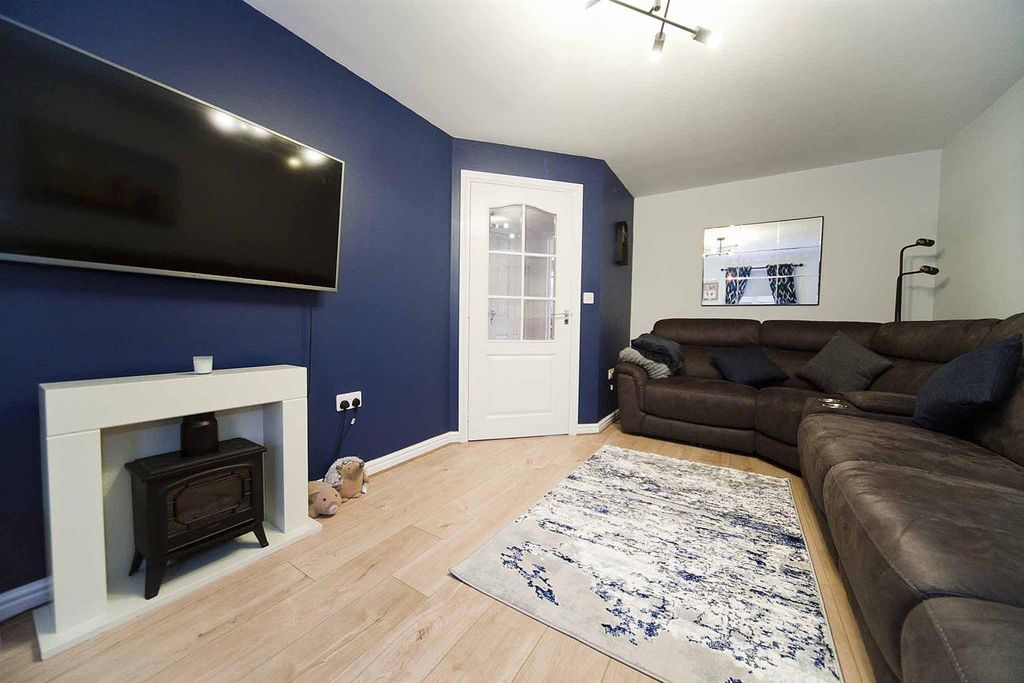 Property photo 3 of 20