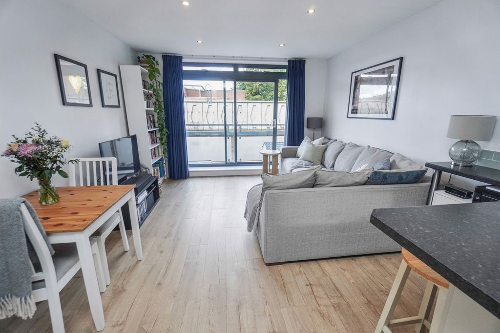 Property photo 3 of 11 Photo 12