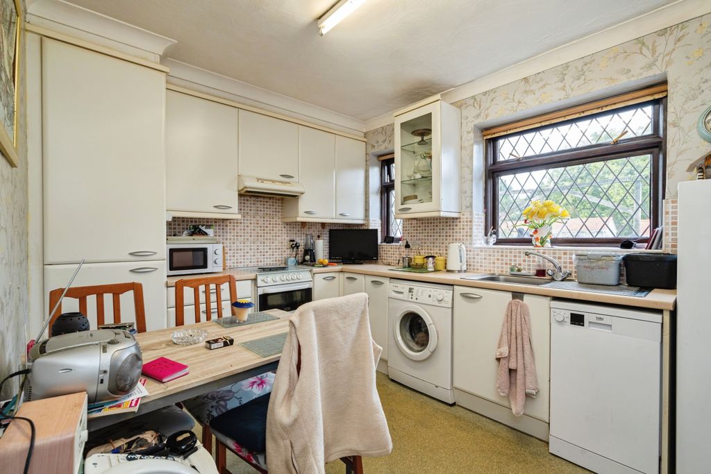 Property photo 2 of 25 Kitchen