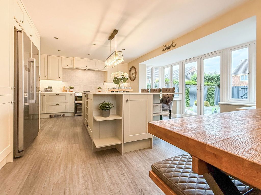 Property photo 2 of 28