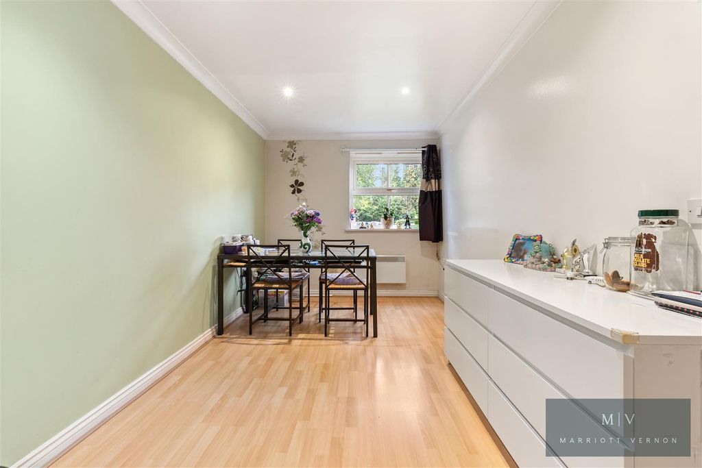 Property photo 3 of 13 Sycamore Close 5 MV-4.Jpg