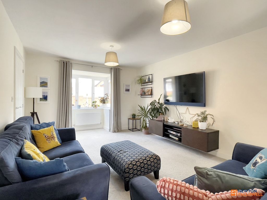 Property photo 2 of 35