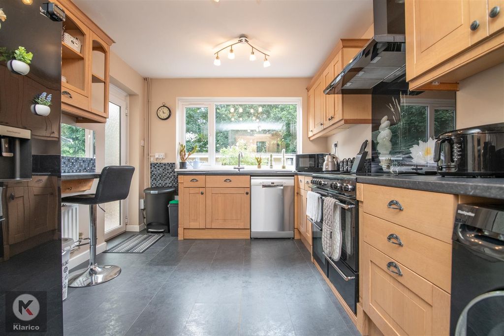 Property photo 3 of 28 Retfordgr-26.Jpg
