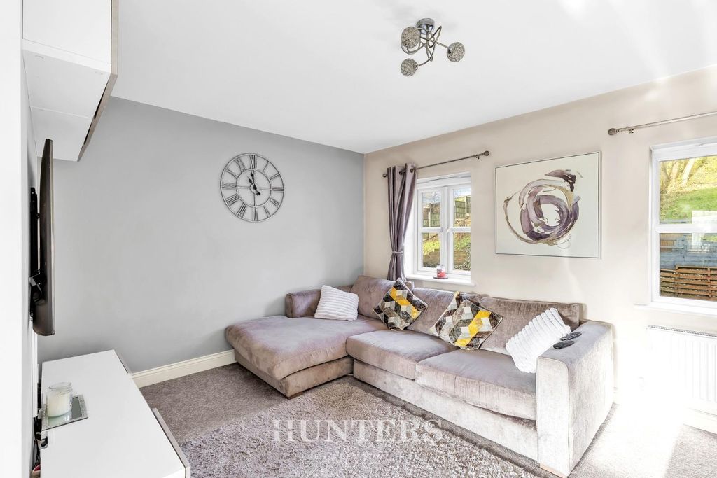 Property photo 3 of 20 Marquess Way (15).Jpg