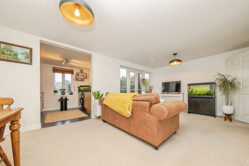 Property photo 3 of 14 Photo