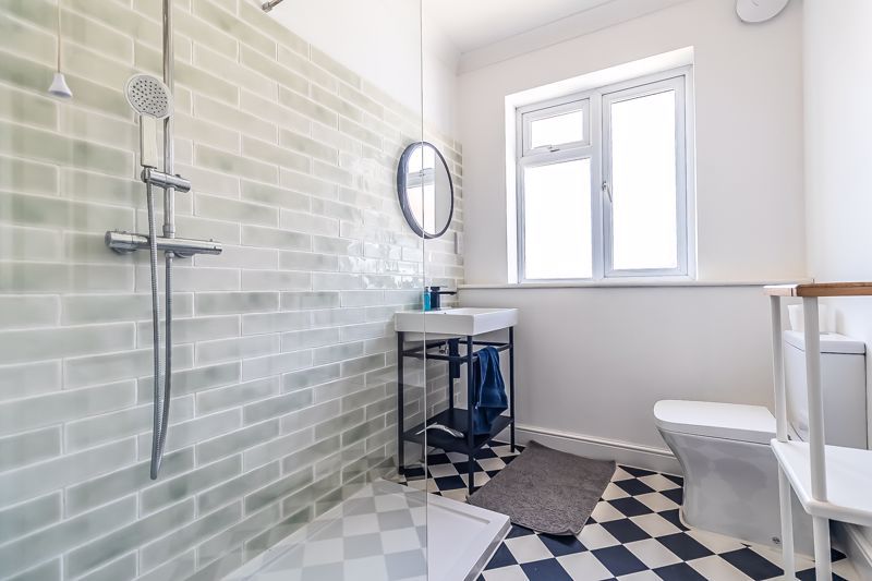 Property photo 3 of 14 .