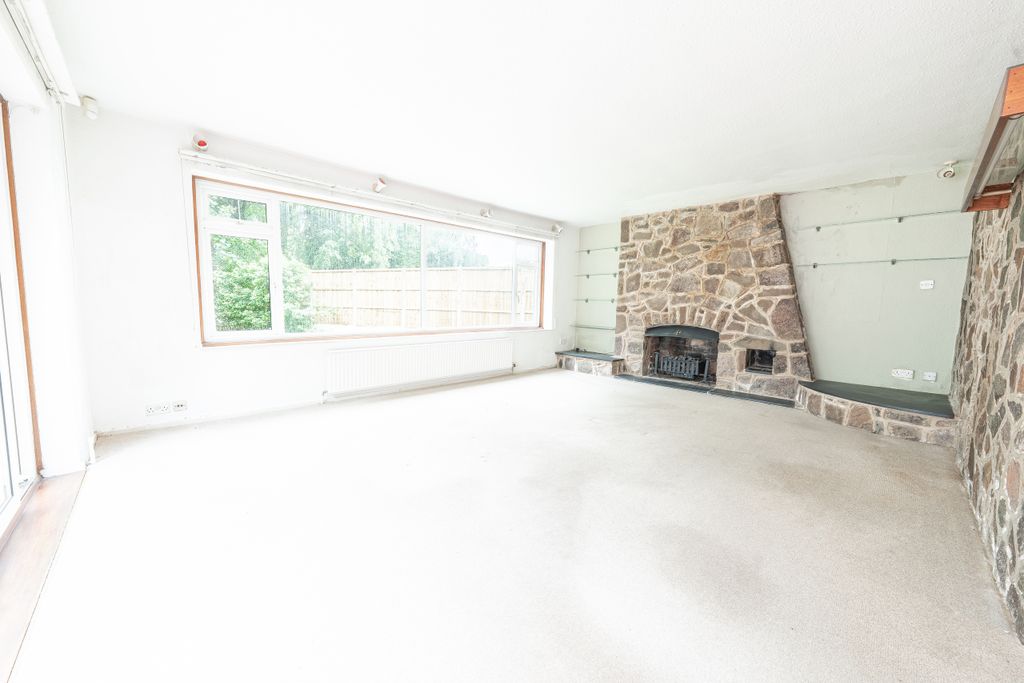 Property photo 3 of 28 .