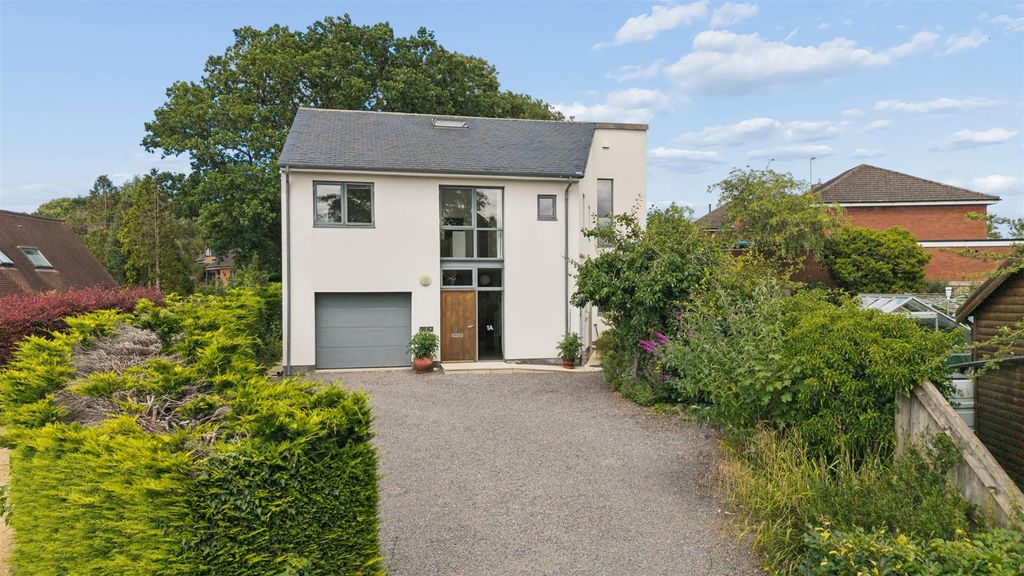 Property photo 1 of 33 Tythe Gardens, Stewkley