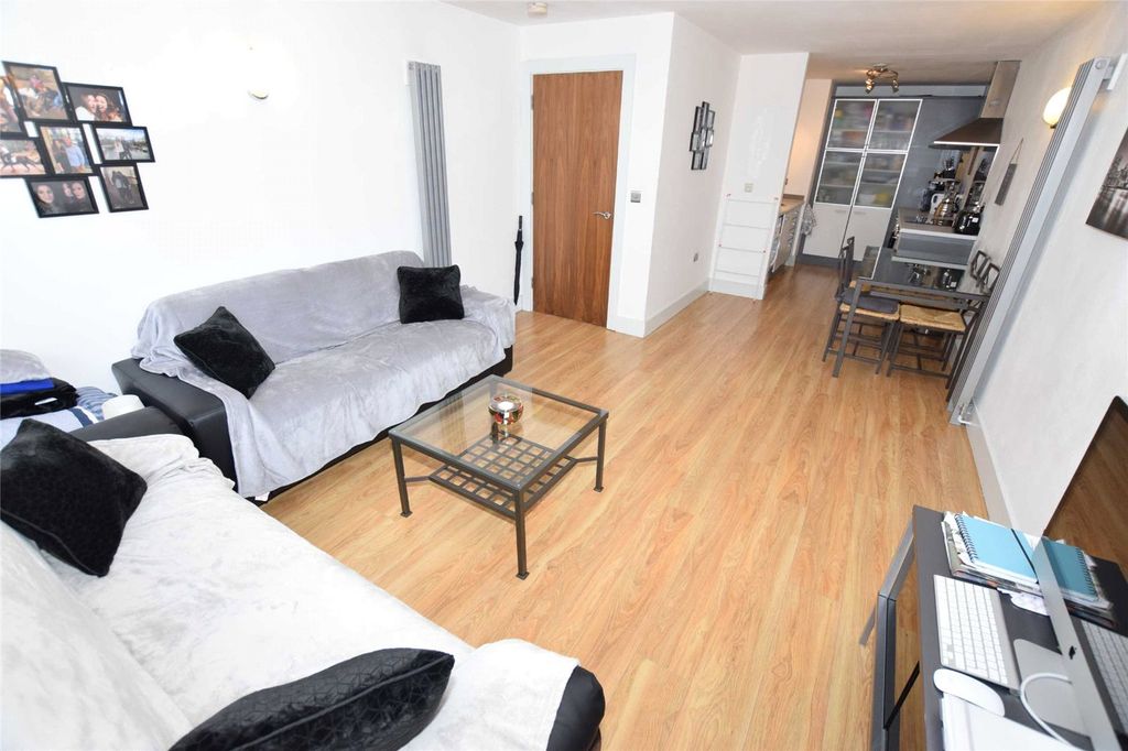Property photo 2 of 13 Picture No. 08