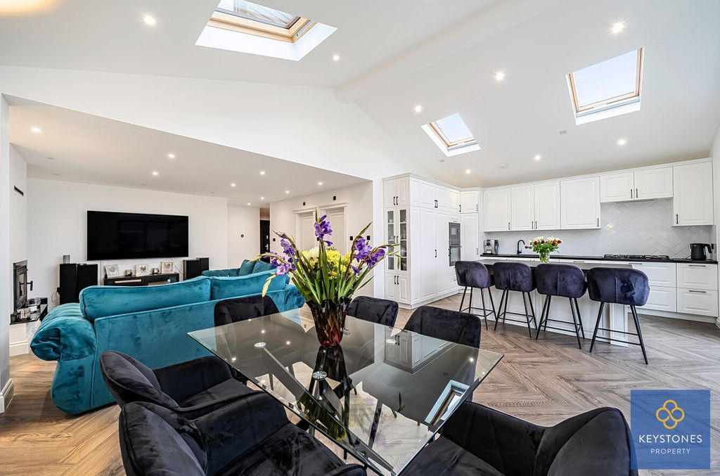 Property photo 3 of 22