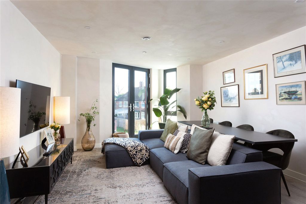 Property photo 2 of 15 Photos