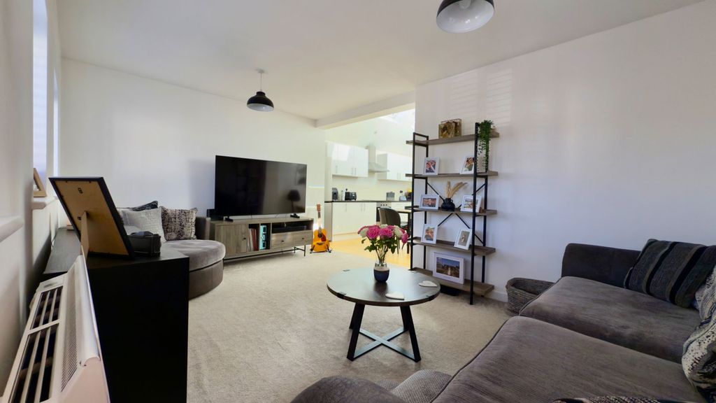 Property photo 3 of 8