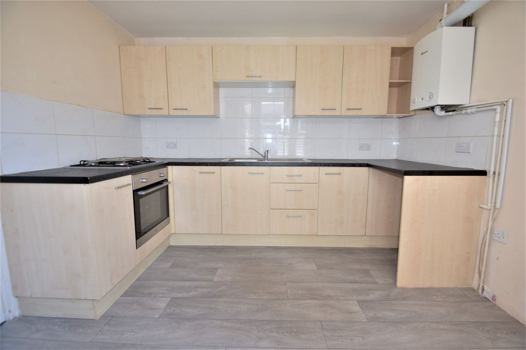 Property photo 3 of 10 Photo 03