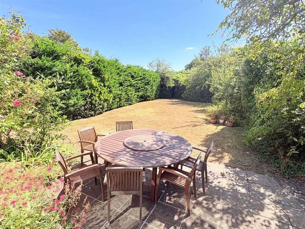 Property photo 2 of 25 Solent Garden.Jpeg