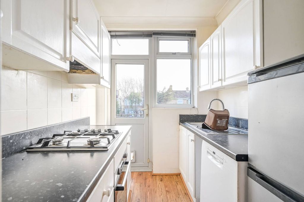 Property photo 3 of 6