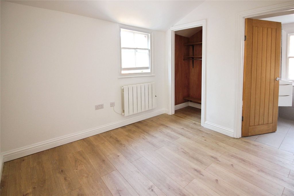Property photo 2 of 9 Picture No. 18