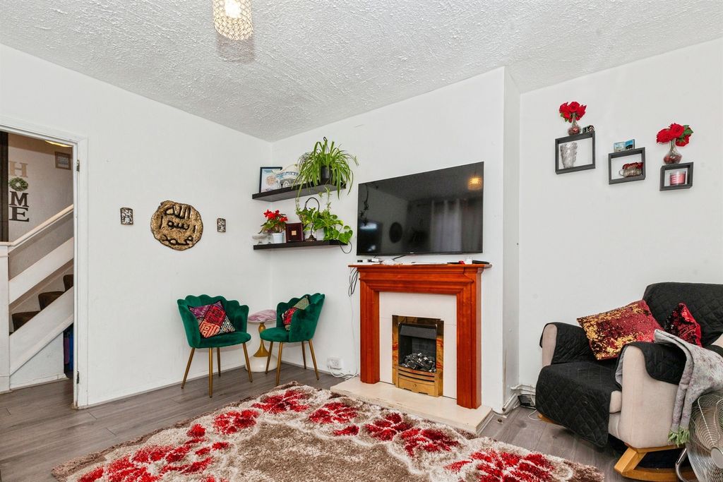 Property photo 2 of 26