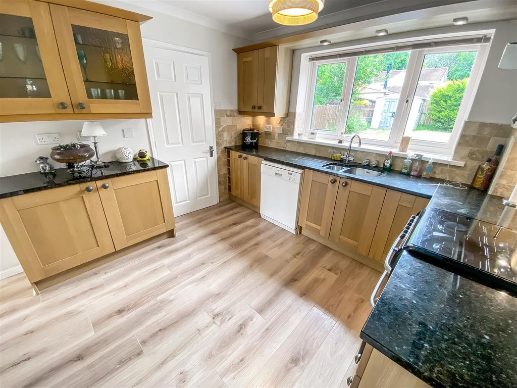 Property photo 2 of 16 Kitchen (1).Jpg