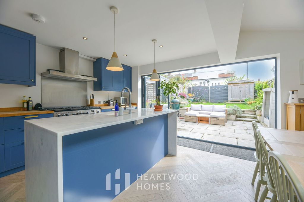 Property photo 1 of 23